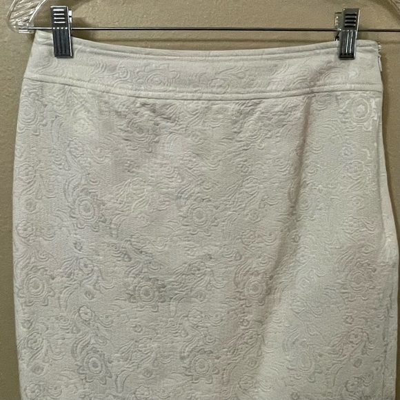 Ann Taylor sz 8 Ivory Cream Embossed Patterned Classic Side Zip Pencil Skirt - Picture 3 of 9
